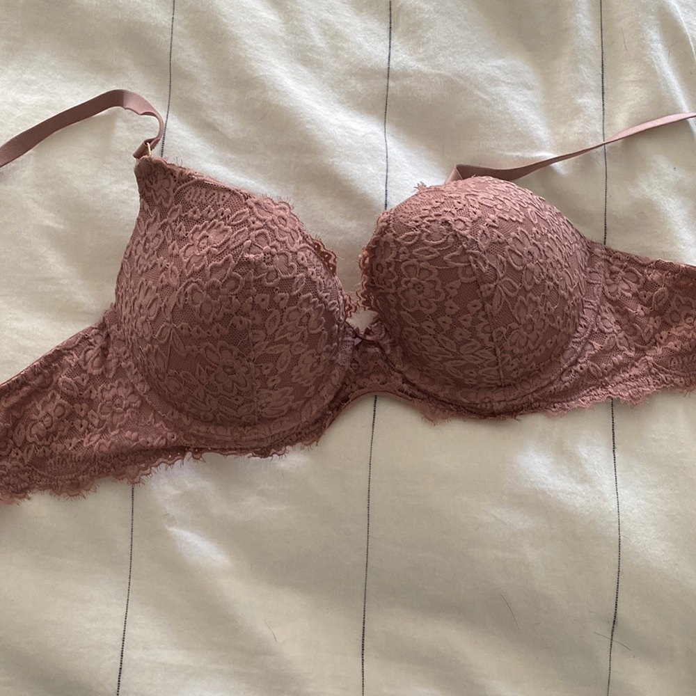 Aerie Real Power 36C in a Rose Pink color. Brand new just no tags
